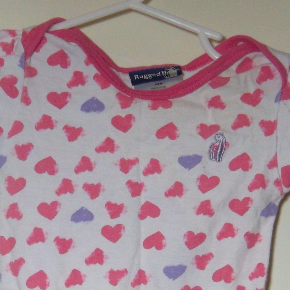 RUGGED BEAR HEART SHORT SLEEVE ONESIE